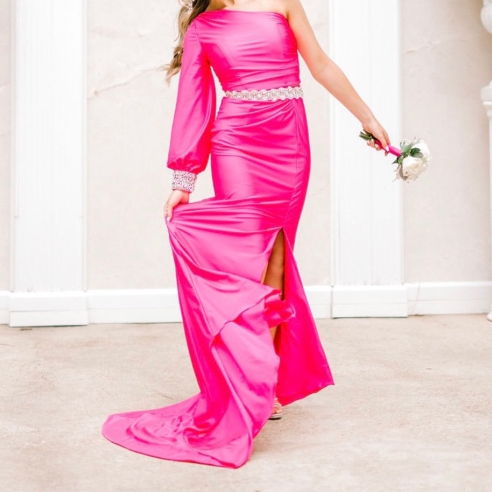 Pink sherri hill prom dress